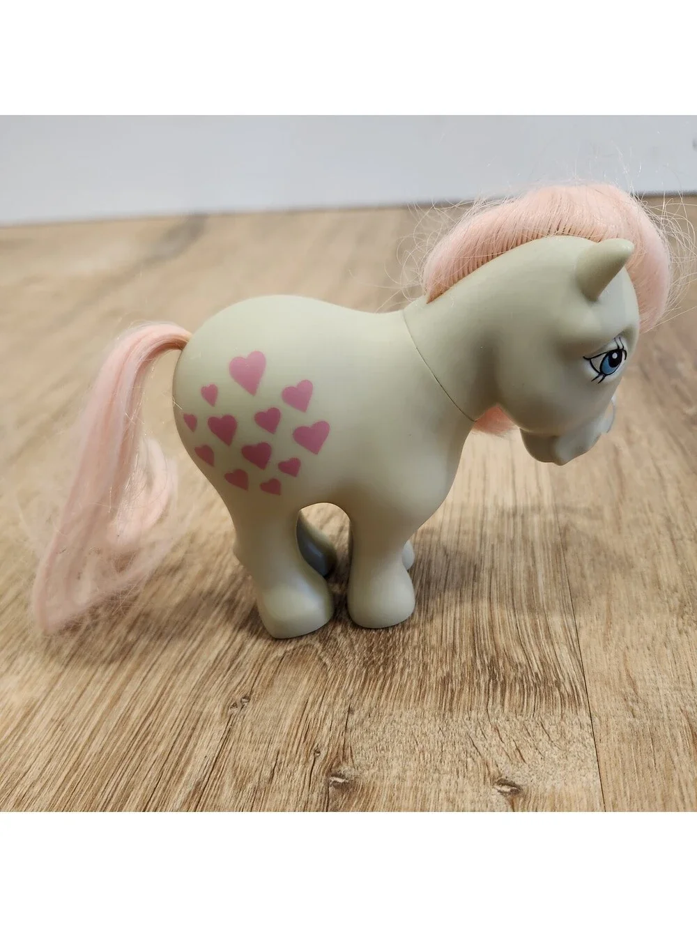 Hasbro 2007 My Little Pony Snuzzle Gray Horse Pink Hearts Blue Bow Ribbon
